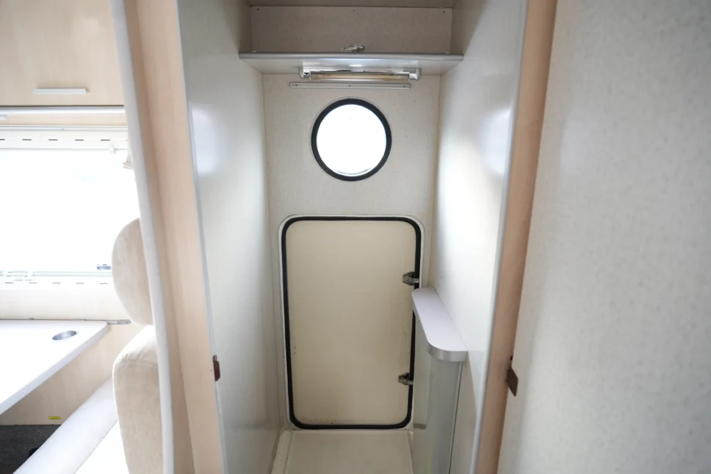 マルチルーム　オプションでポータブルトイレ設置可